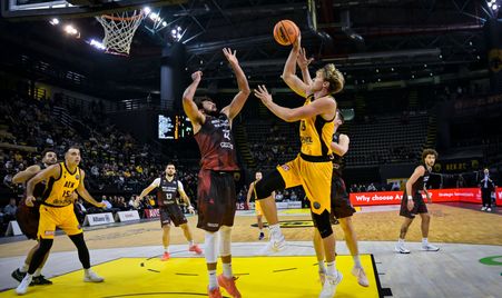 AEK Betsson (GRE) v NHSZ-Szolnoki Olajbanyasz (HUN) FM