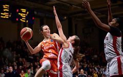 Flammes (W) v Beretta Famila Schio (W)