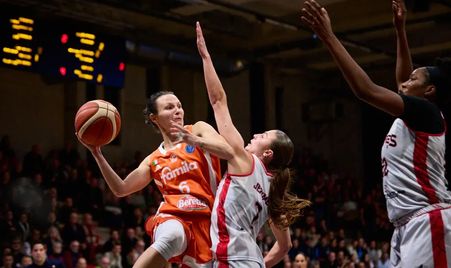 Flammes (W) v Beretta Famila Schio (W)