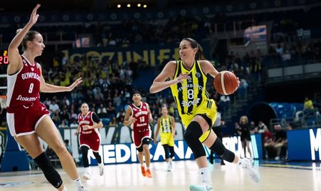 Fenerbahce Safiport (W) v Olympiacos S.F.P. (W)