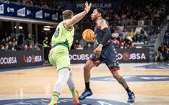 RS856358_J06 MBA-UNI Firmar acb Photo - Dani Catalan