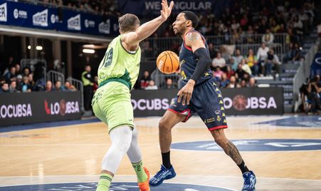 RS856358_J06 MBA-UNI Firmar acb Photo - Dani Catalan