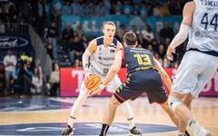 RS859461_J08 MBA-JOV Firmar acb Photo - Dani Catalan