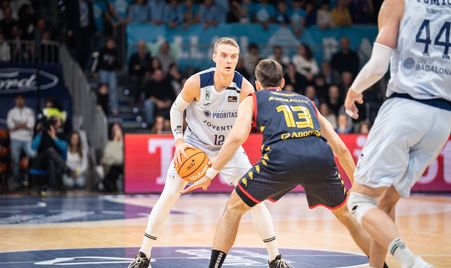 RS859461_J08 MBA-JOV Firmar acb Photo - Dani Catalan