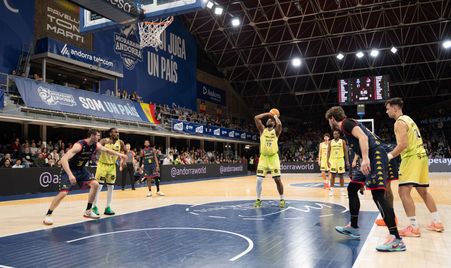 RS868998_J13 MBA-HIO Firmar acb Photo - Dani Catalan