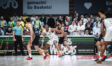 Fitness First Wurzburg Baskets  v Patrioti Levice FM