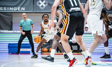 Fitness First Wurzburg Baskets  v Patrioti Levice  HL