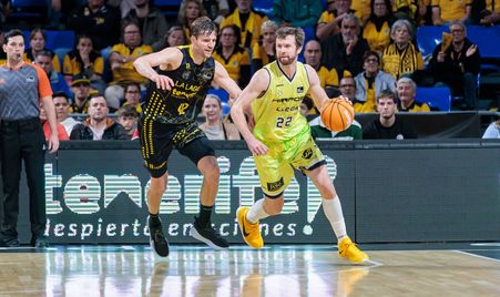 RS871030_J15 LLT-HIO Firmar acb Photo - Emilio Cobos