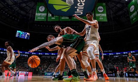 RS878514_J17 UNI-UCM Firmar acb Photo - Mariano Pozo