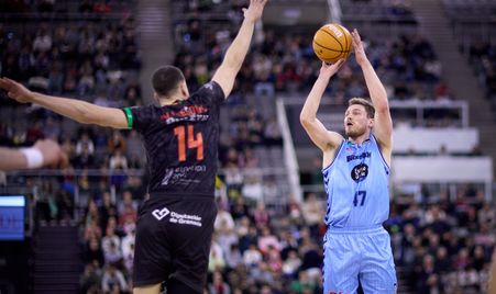 RS880291_J18 COV-BRE Firmar acb Photo - Fermin Rodriguez