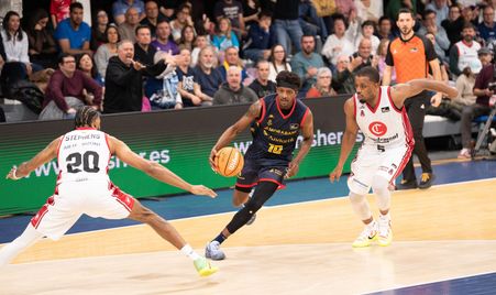 RS891196_J21 MBA-CAZ Firmar acb Photo - Dani Catalan