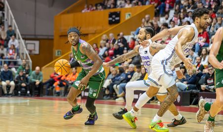 RS891336_J21 GIR-UNI Firmar acb Photo - Sergi Gerones