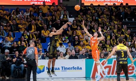 RS898245_J22 LLT-VBC Firmar acb Photo - Emilio Cobos