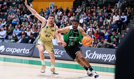 RS898826_J22 JOV-BAR Firmar acb Photo - David Grau