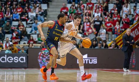 RS898442_J22 GIR-MBA Firmar acb Photo - Sergi Gerones