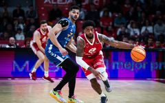 RS899547_J23 CAZ-BUR Firmar acb Photo - Esther Casas