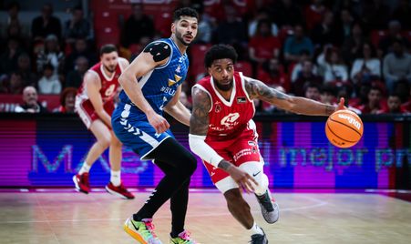 RS899547_J23 CAZ-BUR Firmar acb Photo - Esther Casas